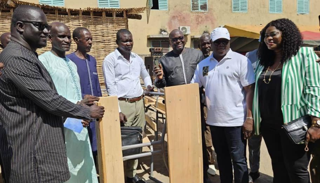 Don de 350 tables bancs dans les établissements scolaires de Ziguinchor